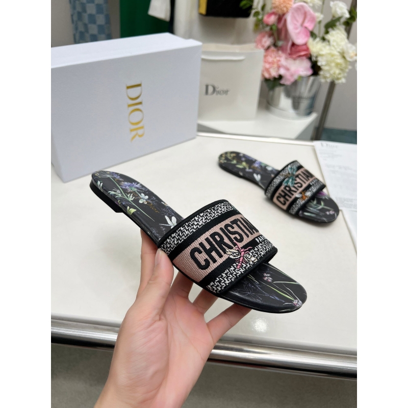 ch**an D*or slippers